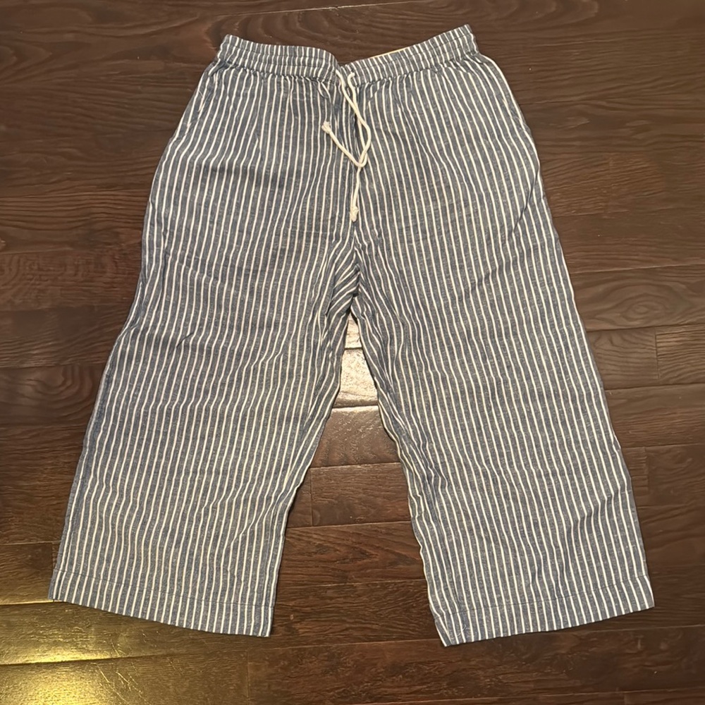 beachlunchlounge Blue and White Ankle Cropped Pants